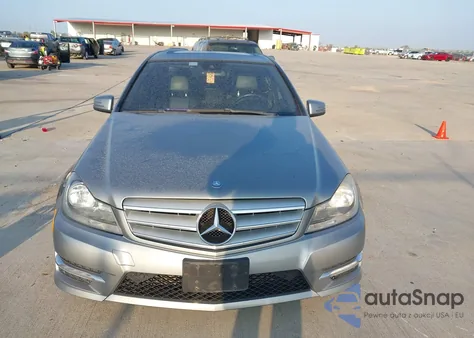 2013 Mercedes-Benz C 250 Sport z USA, uszkodzony, nr VIN WDDGF4HB6DA846519